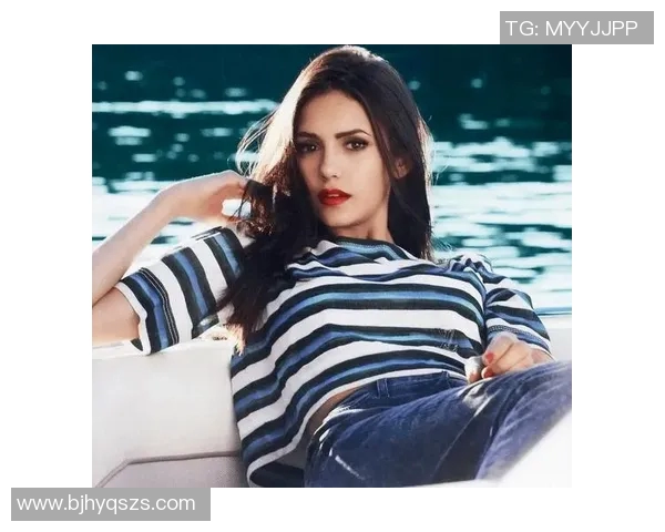 足球明星颜值与女孩魅力的完美结合探索时尚与运动的交汇点