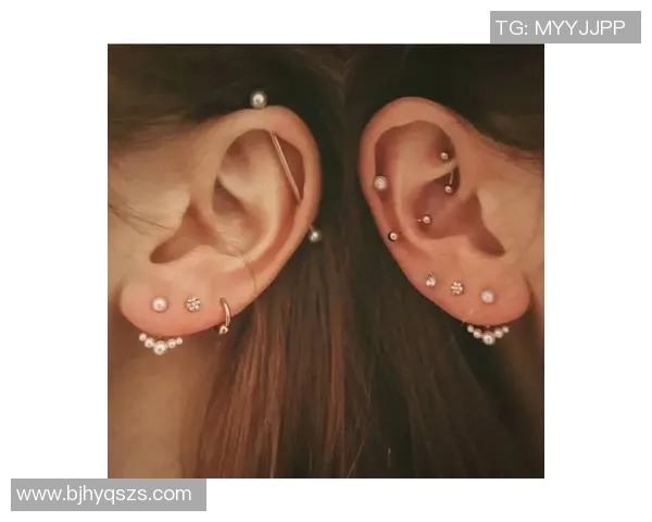 足球明星耳洞潮流揭秘谁是最新打耳洞的球场风云人物